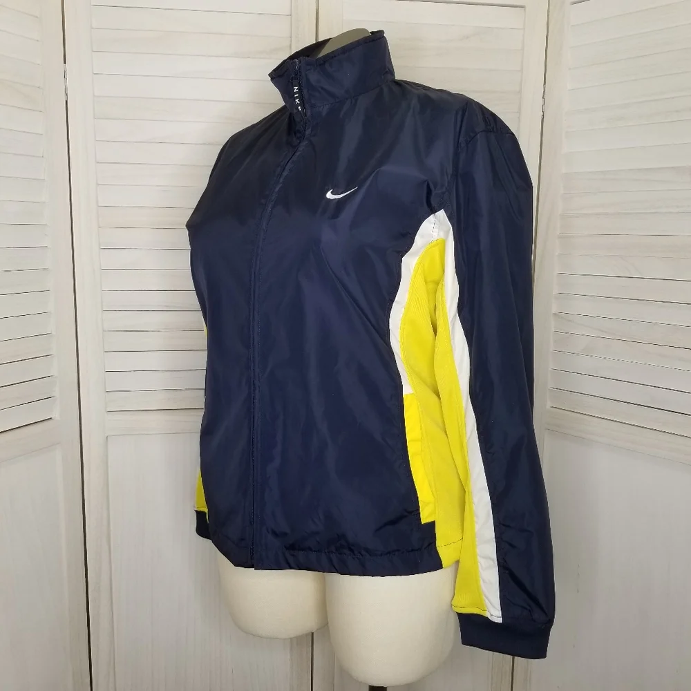 Nike Woman’s Windbreaker. Size Large, 12-14 - Picture 12 of 12